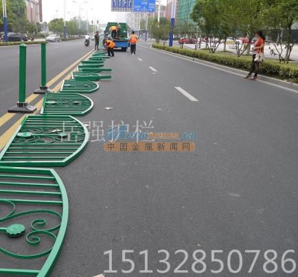 河道護(hù)欄規(guī)規(guī)格 河堤護(hù)欄圖片