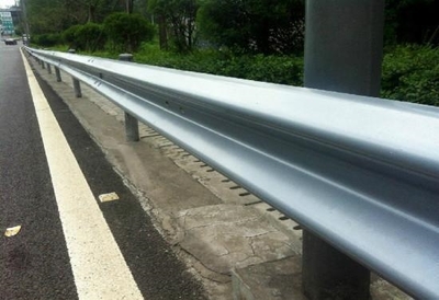 供應(yīng)大連道路波形板護欄,大連高速公路護欄板,大連雙波防撞板