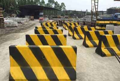 水泥隔離墩在道路設(shè)施中的重要性及重慶市南岸區(qū)德勝水泥制品廠(chǎng)的應(yīng)用